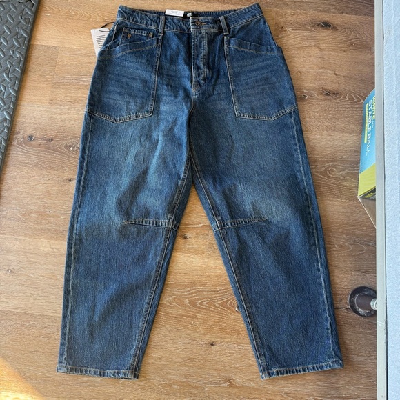 Frye Medium Wash Barrel Jeans size 8 - Picture 4 of 6